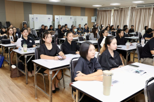 โครงการอบรมเชิงปฏิบัติการเพื่อพัฒนาครูให้ขับเคลื่อนนักเรียนให้มีความฉลาดรู้ตามรูปแบบนวัตกรรมหลักสูตรและการจัดการเรียนรู้ เพื่อเสริมสร้างคุณลักษณะ 4 ประการ