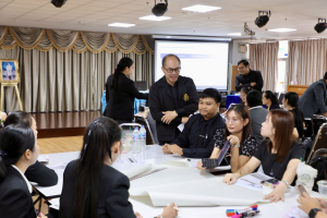 โครงการอบรมเชิงปฏิบัติการเพื่อพัฒนาครูให้ขับเคลื่อนนักเรียนให้มีความฉลาดรู้ตามรูปแบบนวัตกรรมหลักสูตรและการจัดการเรียนรู้ เพื่อเสริมสร้างคุณลักษณะ 4 ประการ