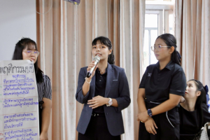 โครงการอบรมเชิงปฏิบัติการเพื่อพัฒนาครูให้ขับเคลื่อนนักเรียนให้มีความฉลาดรู้ตามรูปแบบนวัตกรรมหลักสูตรและการจัดการเรียนรู้ เพื่อเสริมสร้างคุณลักษณะ 4 ประการ