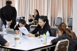 โครงการอบรมเชิงปฏิบัติการเพื่อพัฒนาครูให้ขับเคลื่อนนักเรียนให้มีความฉลาดรู้ตามรูปแบบนวัตกรรมหลักสูตรและการจัดการเรียนรู้ เพื่อเสริมสร้างคุณลักษณะ 4 ประการ