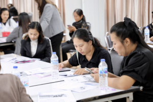 โครงการอบรมเชิงปฏิบัติการเพื่อพัฒนาครูให้ขับเคลื่อนนักเรียนให้มีความฉลาดรู้ตามรูปแบบนวัตกรรมหลักสูตรและการจัดการเรียนรู้ เพื่อเสริมสร้างคุณลักษณะ 4 ประการ