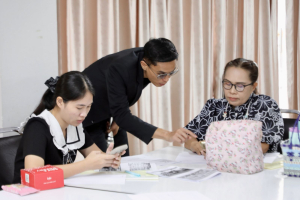 โครงการอบรมเชิงปฏิบัติการเพื่อพัฒนาครูให้ขับเคลื่อนนักเรียนให้มีความฉลาดรู้ตามรูปแบบนวัตกรรมหลักสูตรและการจัดการเรียนรู้ เพื่อเสริมสร้างคุณลักษณะ 4 ประการ