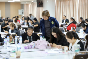 โครงการอบรมเชิงปฏิบัติการเพื่อพัฒนาครูให้ขับเคลื่อนนักเรียนให้มีความฉลาดรู้ตามรูปแบบนวัตกรรมหลักสูตรและการจัดการเรียนรู้ เพื่อเสริมสร้างคุณลักษณะ 4 ประการ