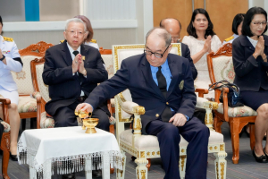 ร่วมพิธีถวายพระพรชัยมงคล พระบาทสมเด็จพระเจ้าอยู่หัว และพิธีถวายราชสักการะสมเด็จพระนารายณ์มหาราช
