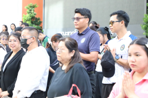 ร่วมพิธีทำบุญตักบาตรถวายเป็นพระราชกุศล เนื่องในวันคล้ายวันพระราชสมภพ สมเด็จพระนางเจ้าสิริกิติ์ พระบรมราชินีนาถ พระบรมราชชนนีพันปีหลวง และวันแม่แห่งชาติ