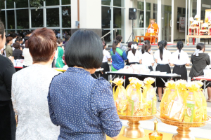 ร่วมพิธีทำบุญตักบาตรถวายเป็นพระราชกุศล เนื่องในวันคล้ายวันพระราชสมภพ สมเด็จพระนางเจ้าสิริกิติ์ พระบรมราชินีนาถ พระบรมราชชนนีพันปีหลวง และวันแม่แห่งชาติ