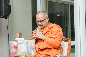 ร่วมพิธีทำบุญตักบาตรถวายเป็นพระราชกุศล เนื่องในวันคล้ายวันพระราชสมภพ สมเด็จพระนางเจ้าสิริกิติ์ พระบรมราชินีนาถ พระบรมราชชนนีพันปีหลวง และวันแม่แห่งชาติ