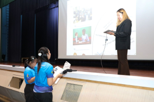 โครงการส่งเสริมทักษะการสื่อสารภาษาไทยและภาษาอังกฤษสำหรับครู